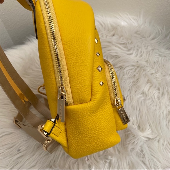 Firm ✨Michael Kors convertible Erin backpack - Picture 13 of 15